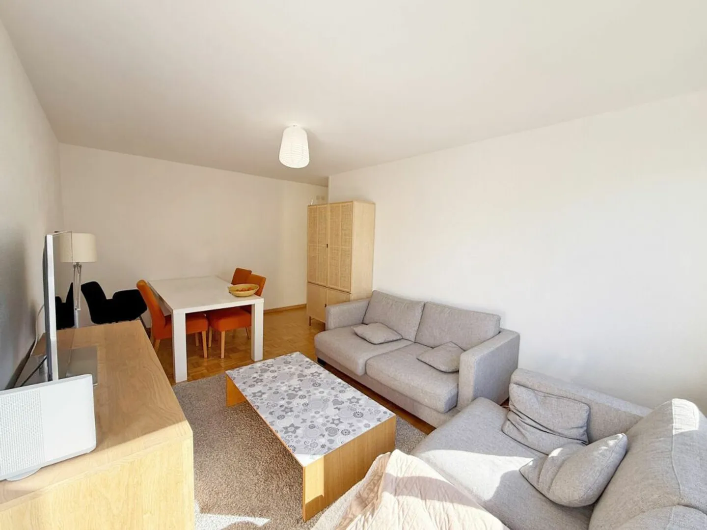 Helle Wohnung im 2. Stock - Foto 2 von 7