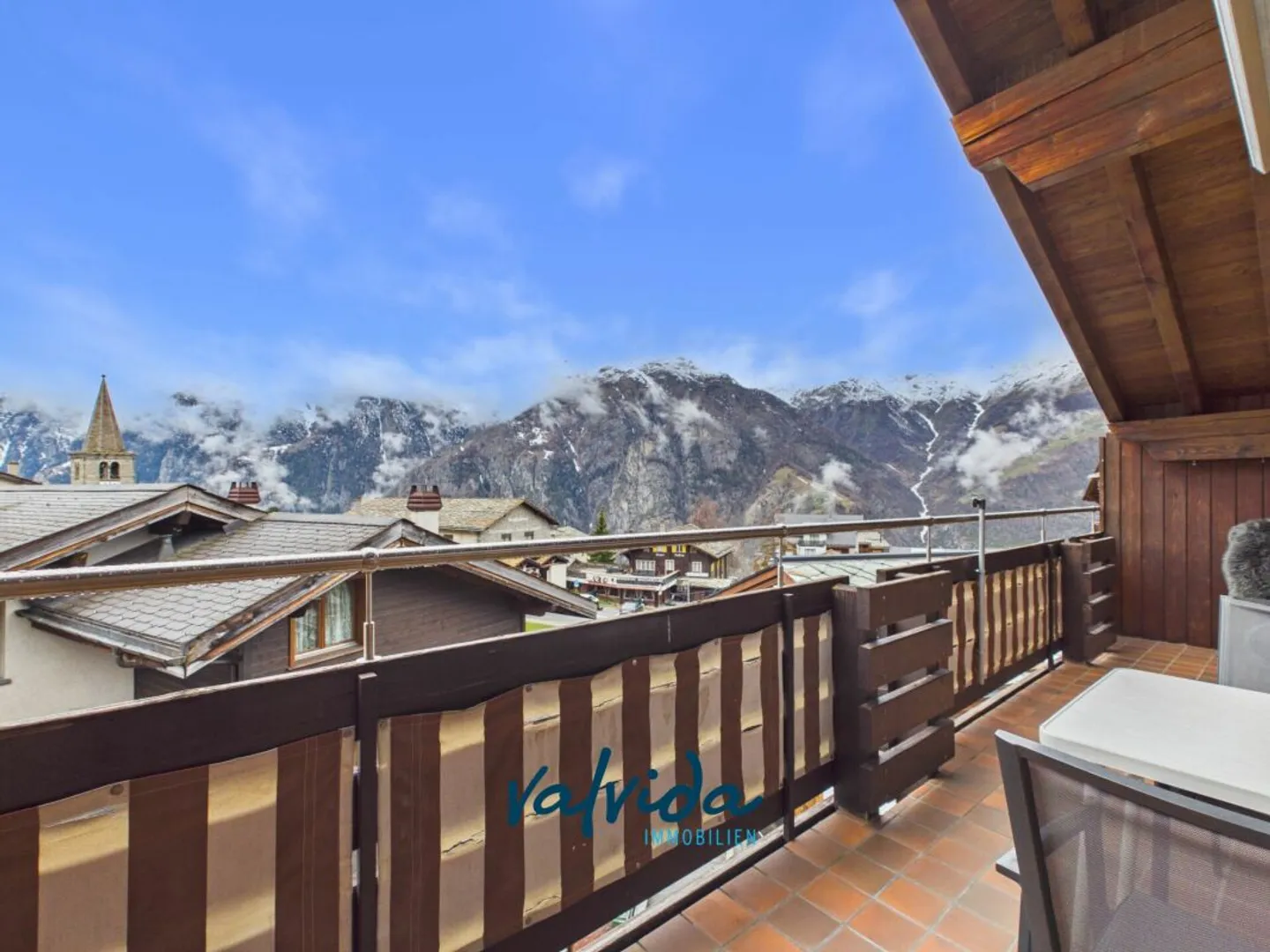 Penthouse in the Heart of Grächen - Photo 2 of 9