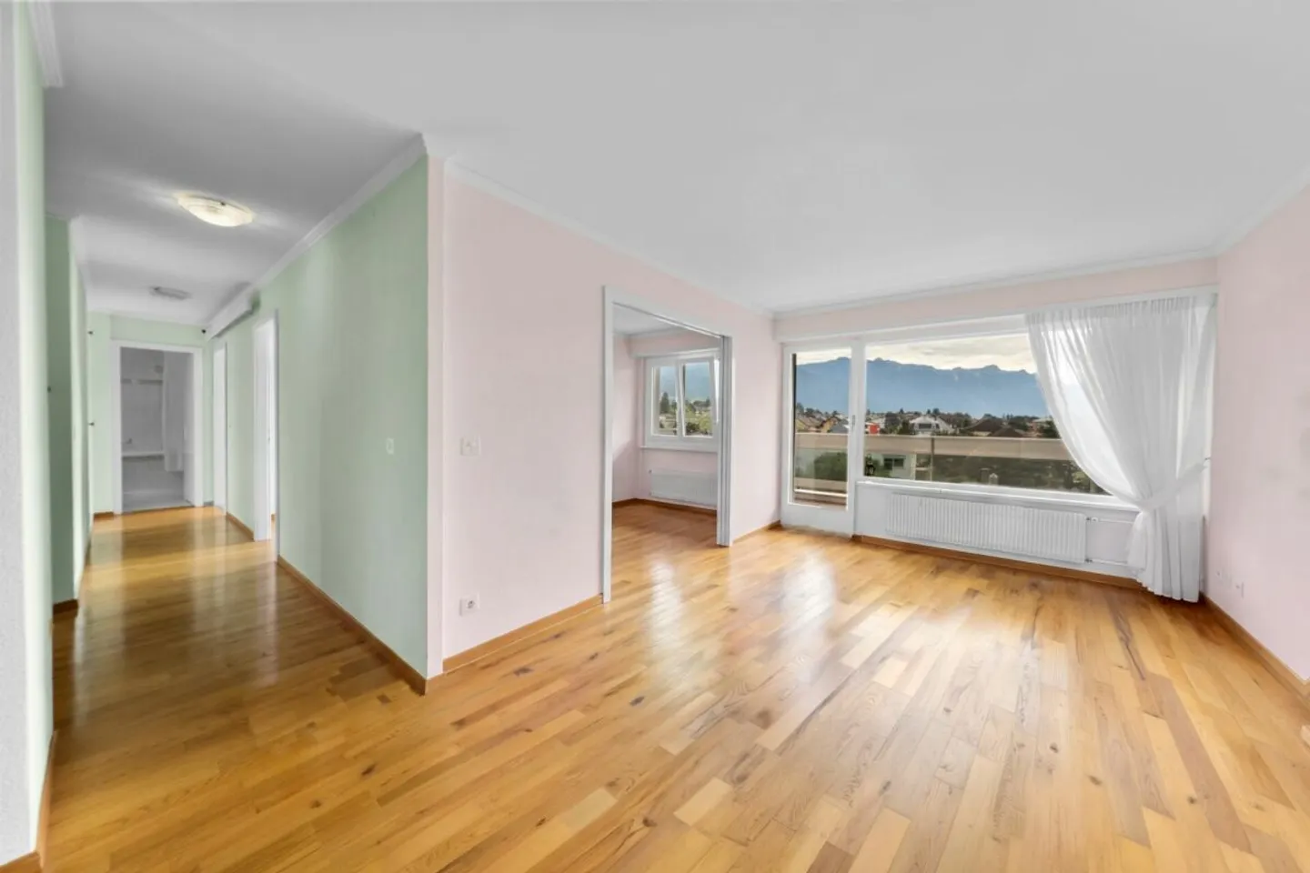 Lake View Apartment in La Tour-de-Peilz - Photo 2 of 13