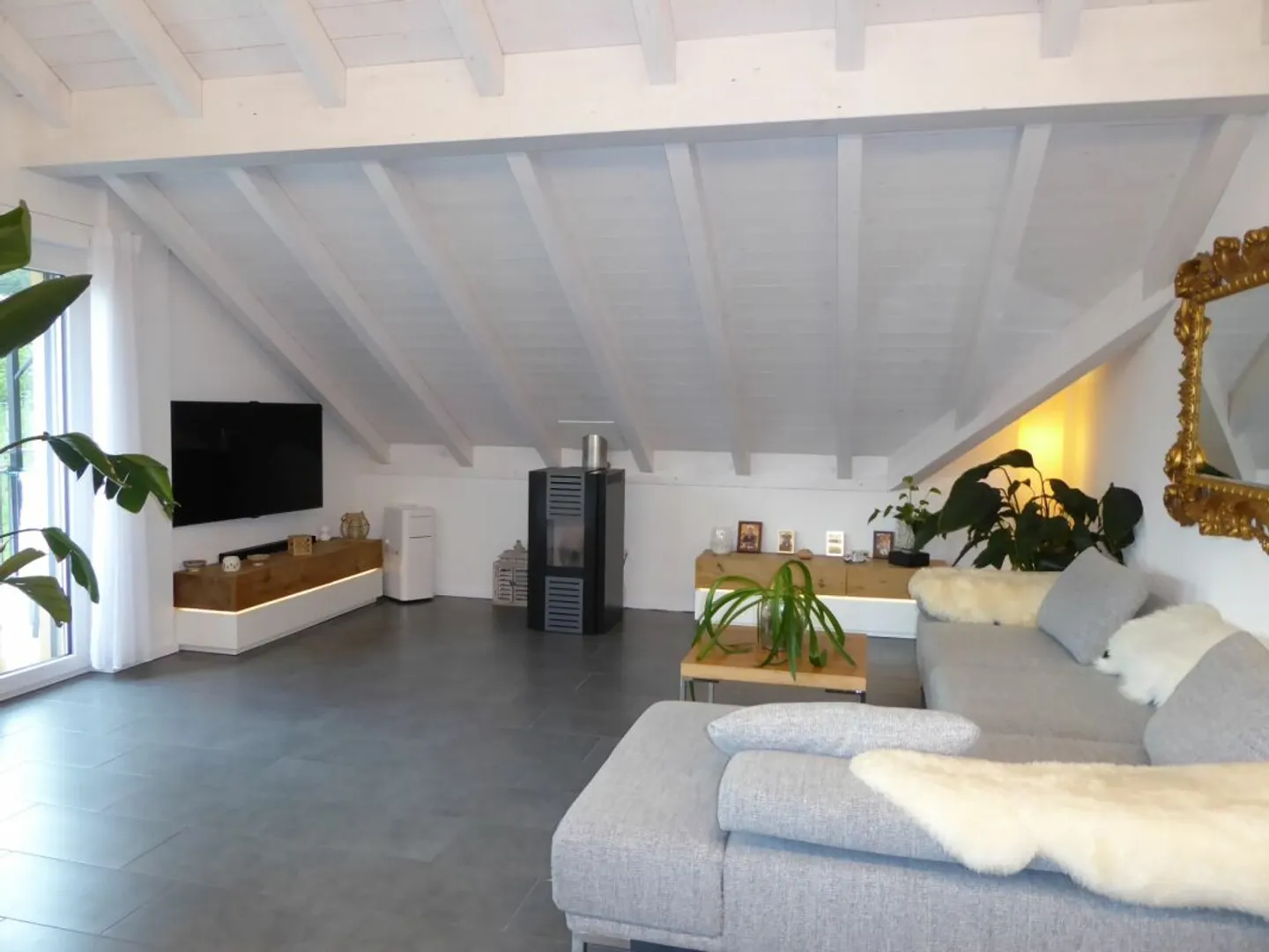 Charmante Dachwohnung - Foto 2 von 13