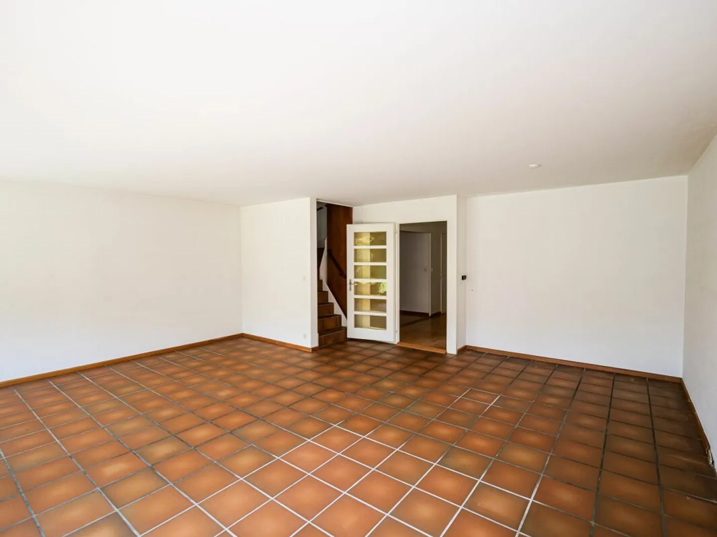 Duplex Single-Family House with Large Garden, Ideal for Families - Photo 2 of 10