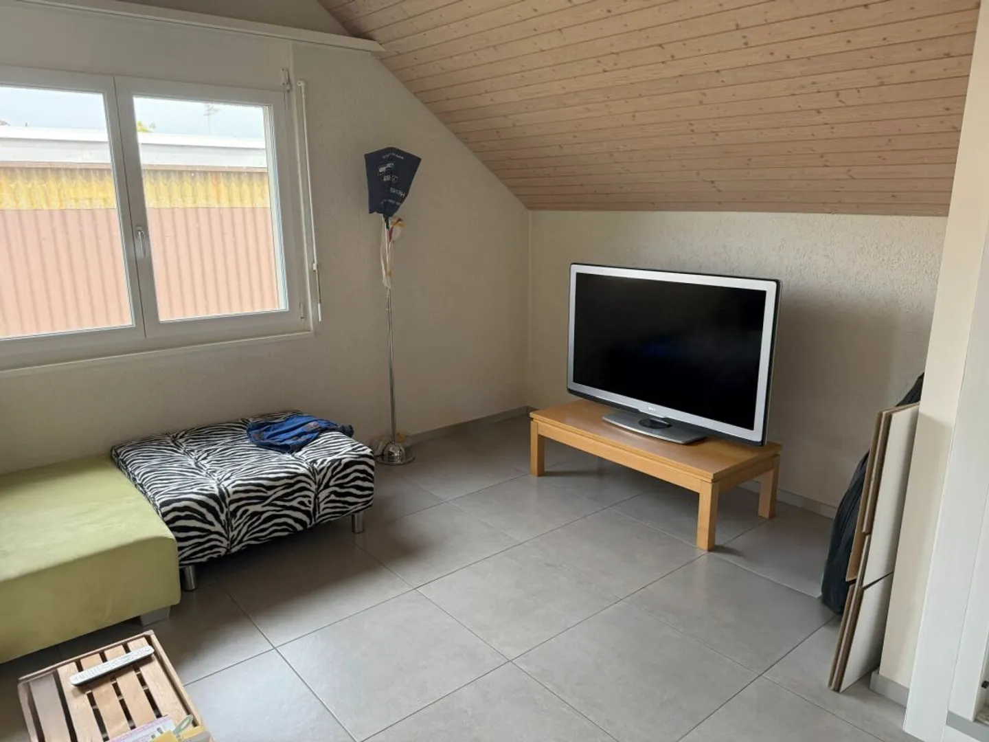 Attic apartment with lots of sun and attractive distant views - Photo 6 of 13