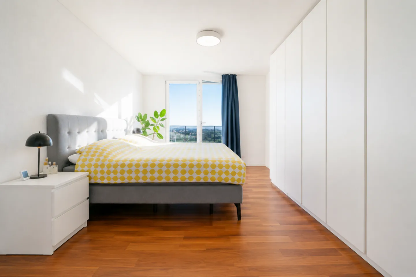 Exclusive 4.5-room condominium with panoramic views, terrace, and Minergie standard in Dübendorf - Photo 11 of 13
