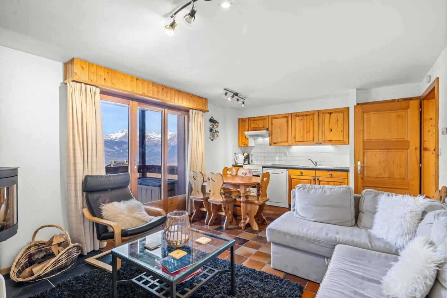 Appartamento di 3,5 locali con posizione centrale - Foto 2 di 13