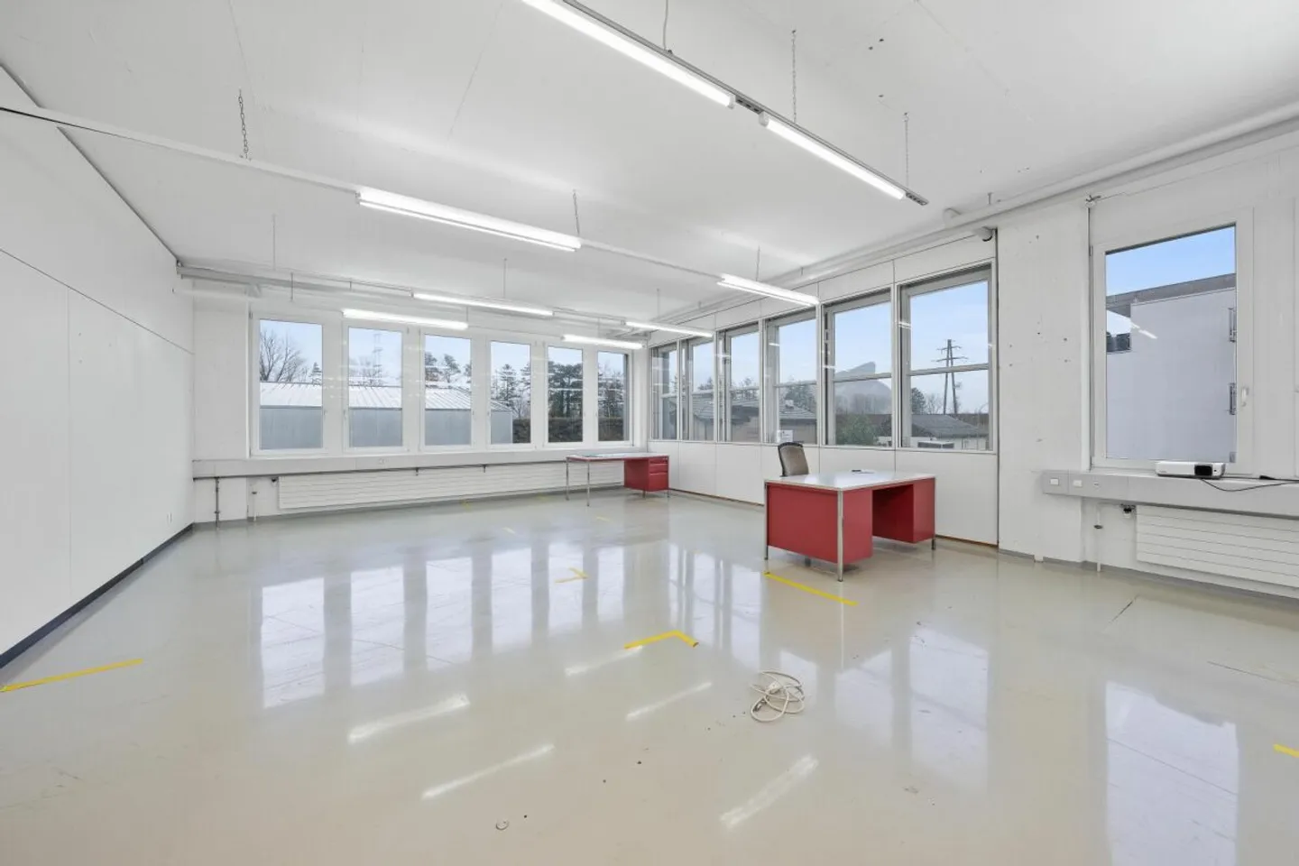For Rent: Versatile Commercial Space with High Voltage & Compressed Air - Photo 3 of 6