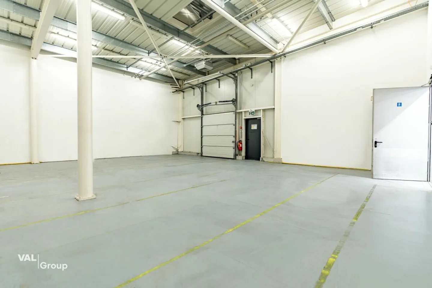 Salle commerciale moderne dans le marché de détail 'Dreispitz' - Photo 4 sur 13