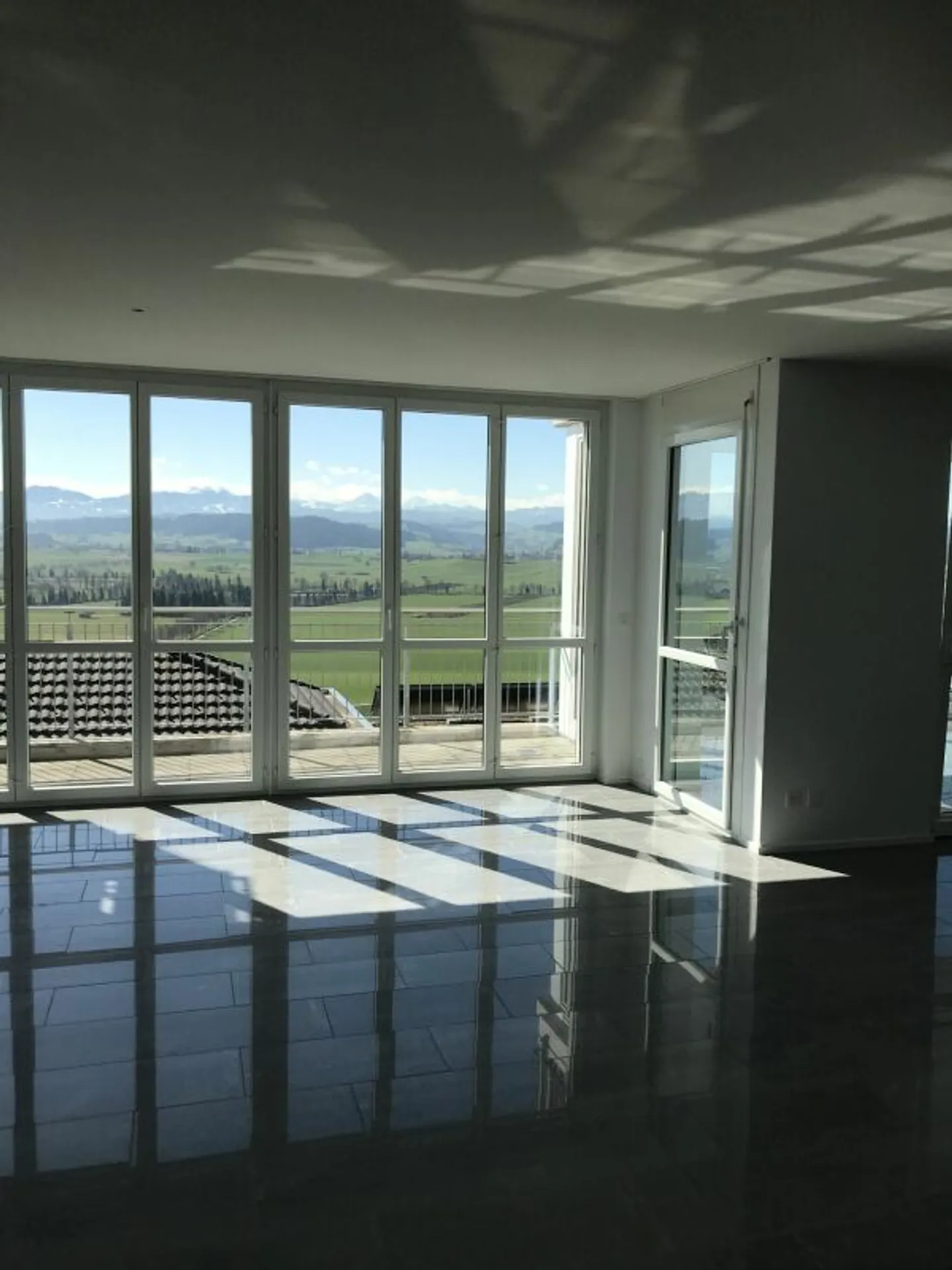 Appartement terrasse exclusif avec vue sur la nature et les montagnes - Photo 6 sur 10