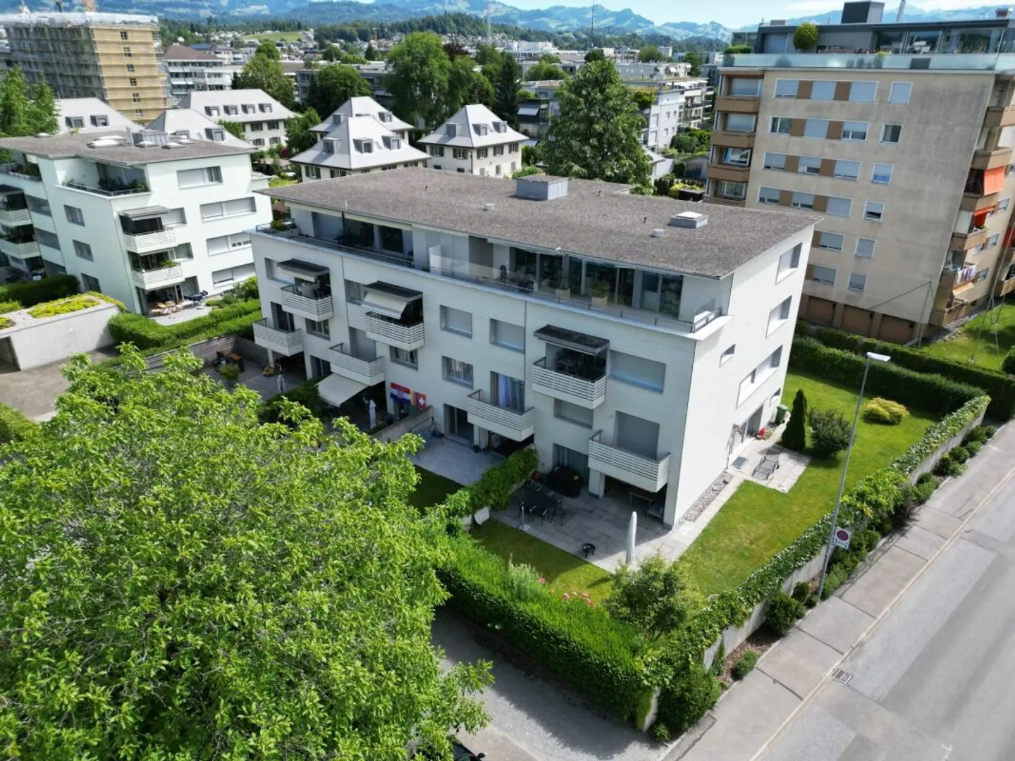 Exclusive 4.5-room garden maisonette apartment with additional rooms - Photo 1 of 7