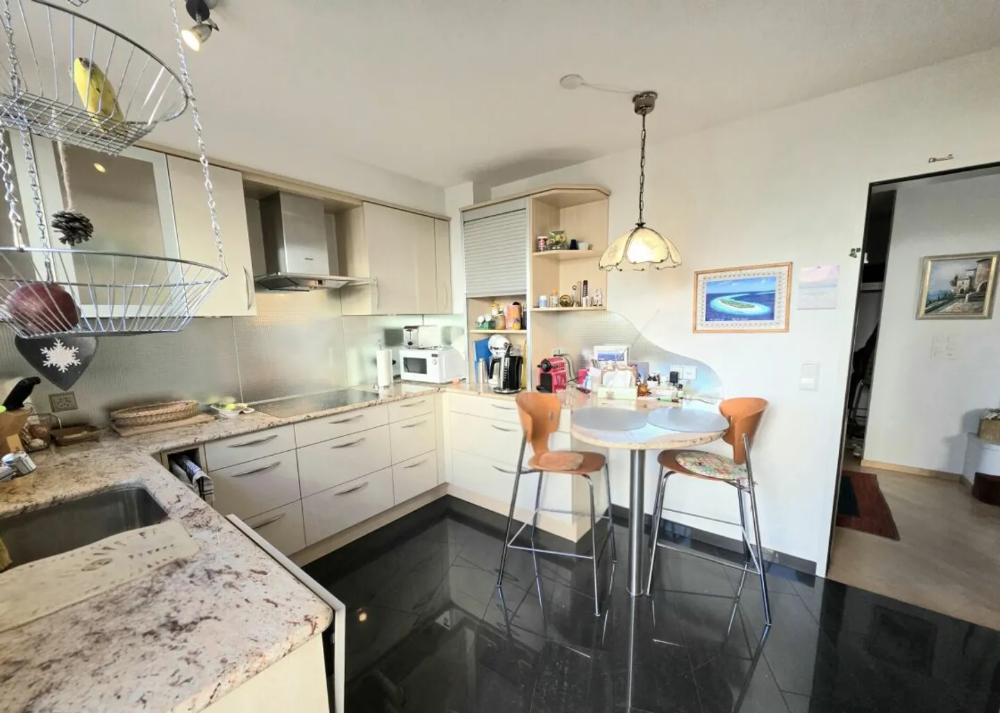 Sun, Garden &amp; Hot Tub - A Home to Fall in Love With! - Photo 8 of 13