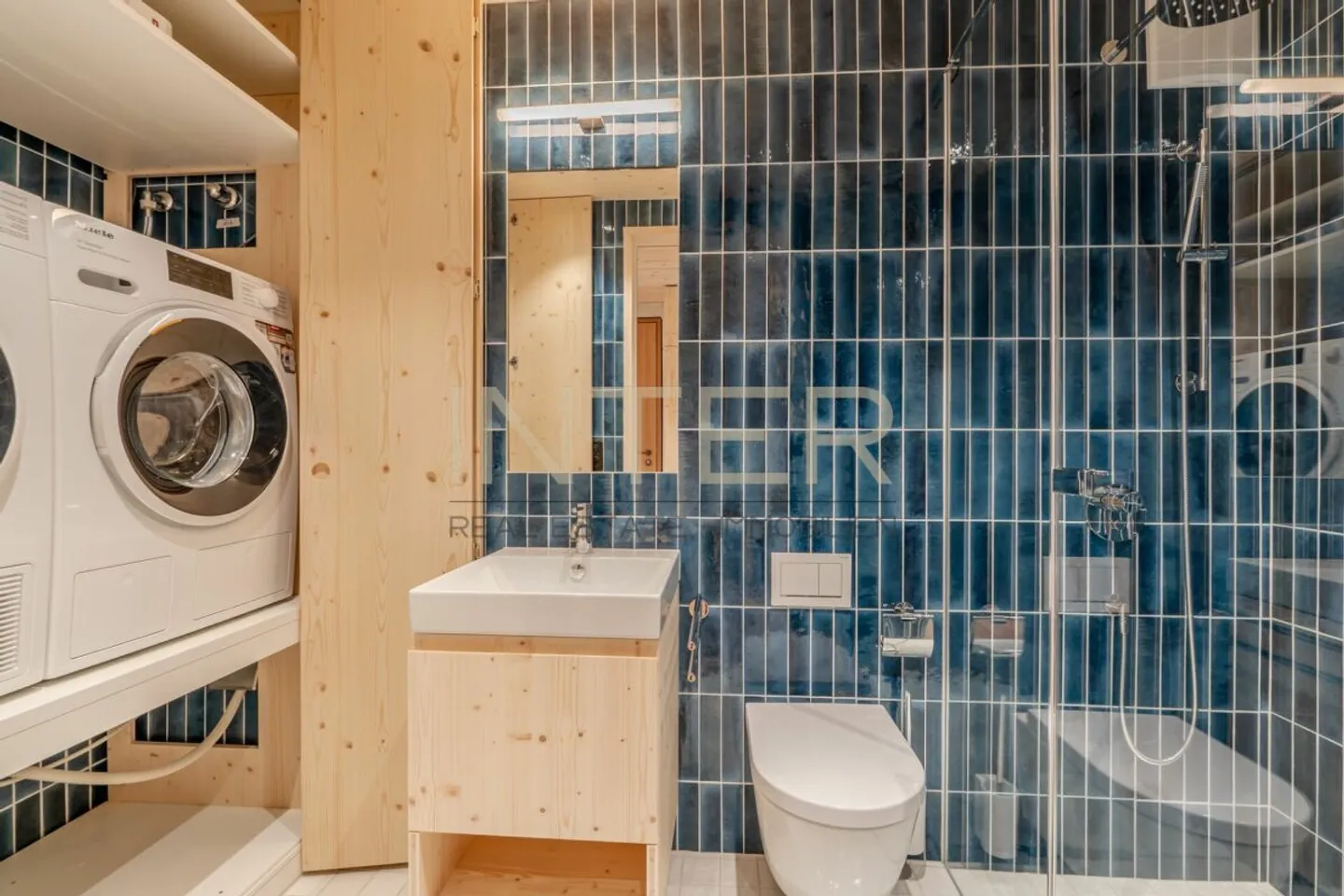 First occupancy in Risch: Exclusive 4.5-room maisonette with gallery, fireplace and two loggias - Photo 7 of 13