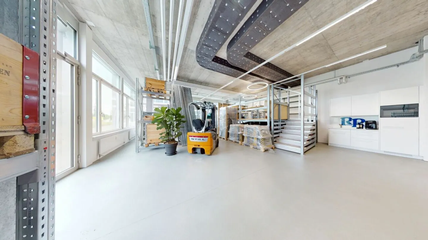 160 m² Success Location - Representative Commercial Space in Prime Location - Photo 3 of 13