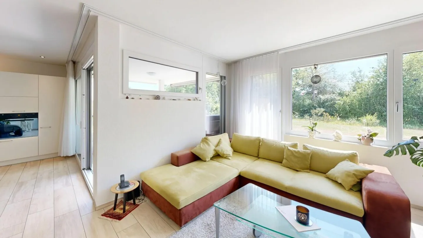 3.5-Room Garden Apartment with Exclusive 245 m² Garden and Covered Terrace - Photo 5 of 13