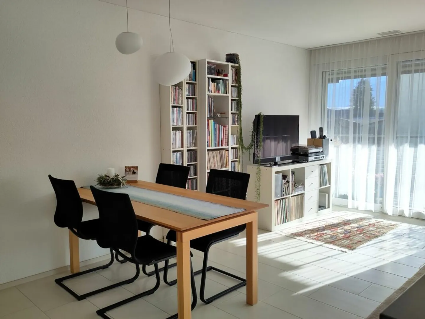 Your new home: sunny, quiet, centrally located 4.5-room apartment in Wattenwil - Photo 3 of 13