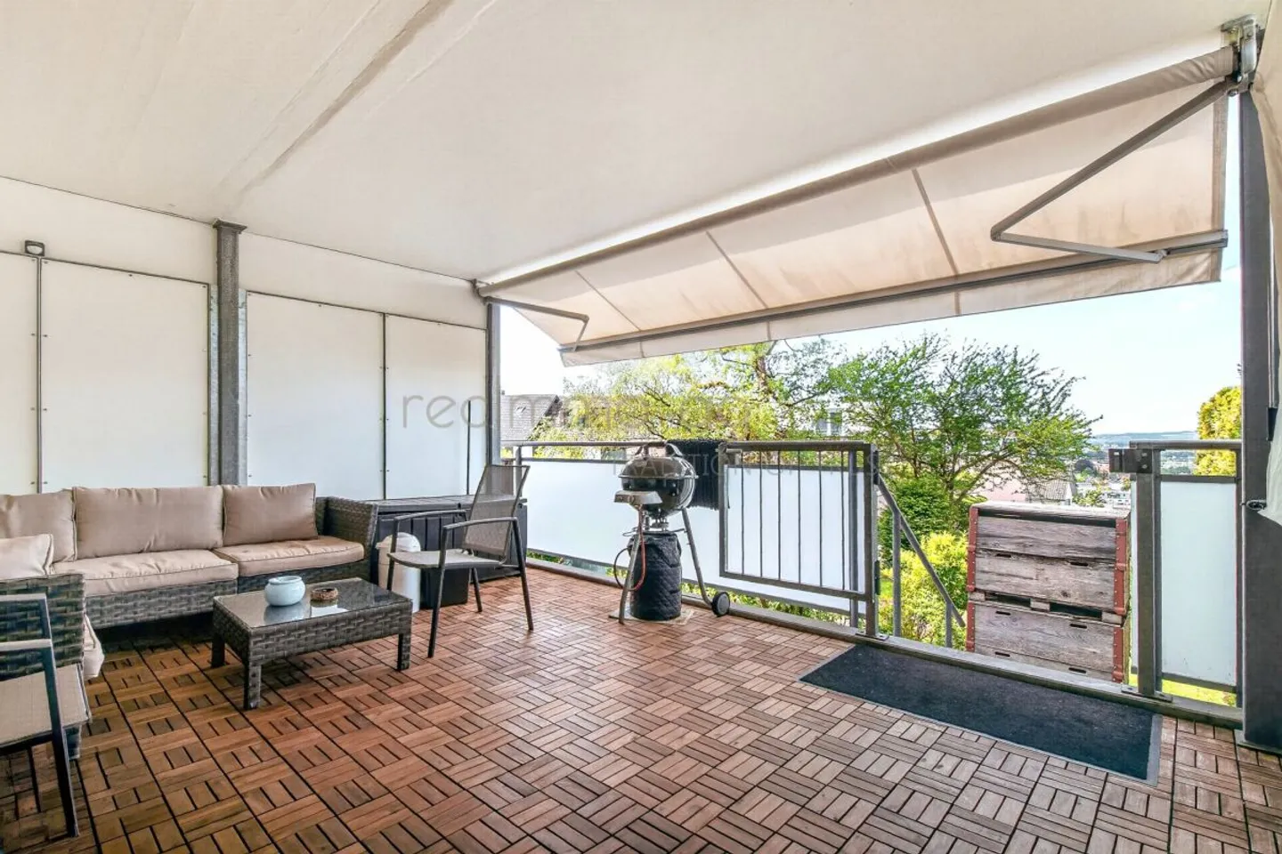 Charmant appartement de 4,5 pièces avec grande terrasse, part de jardin et vue dégagée - Photo 4 sur 12