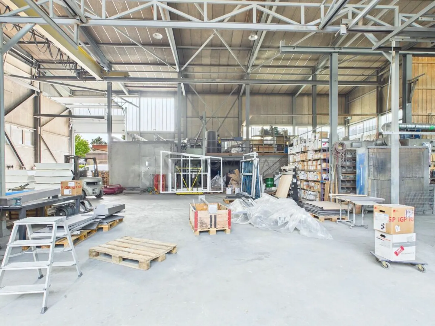 Commercial Hall with Outdoor Area - Ideal for Logistics and Transport - Photo 11 of 13