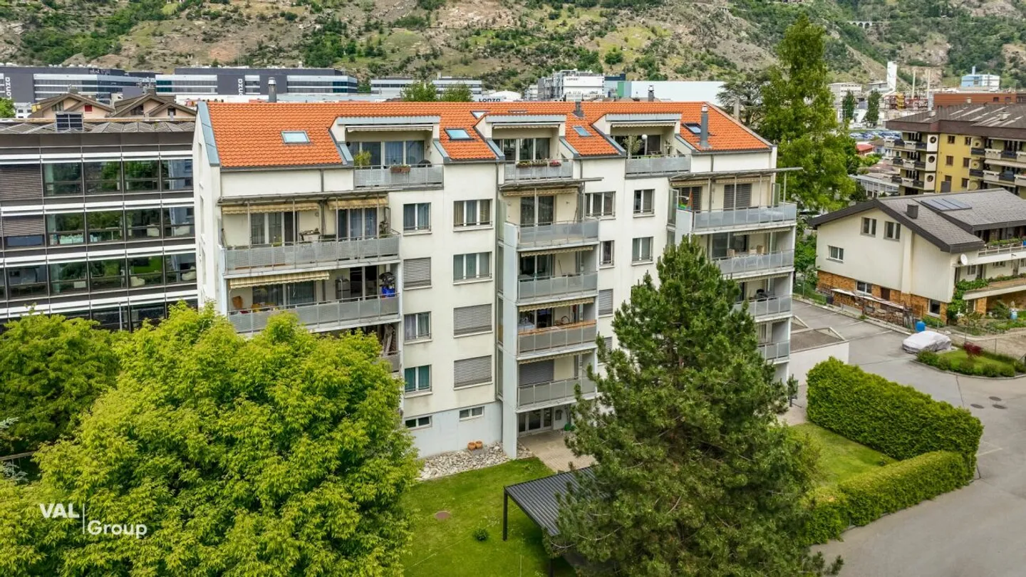 Vivere in città con ampio balcone - a pochi passi dalla stazione ferroviaria di Visp - Foto 1 di 13