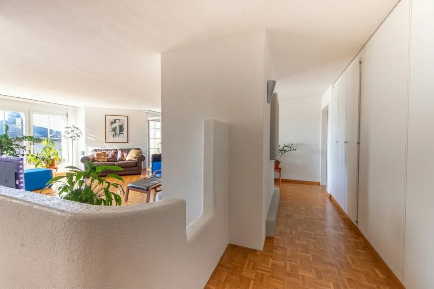 Appartement en rez-de-chaussée lumineux de 5,5 pièces avec beaucoup de confort de vie - Photo 5 sur 13