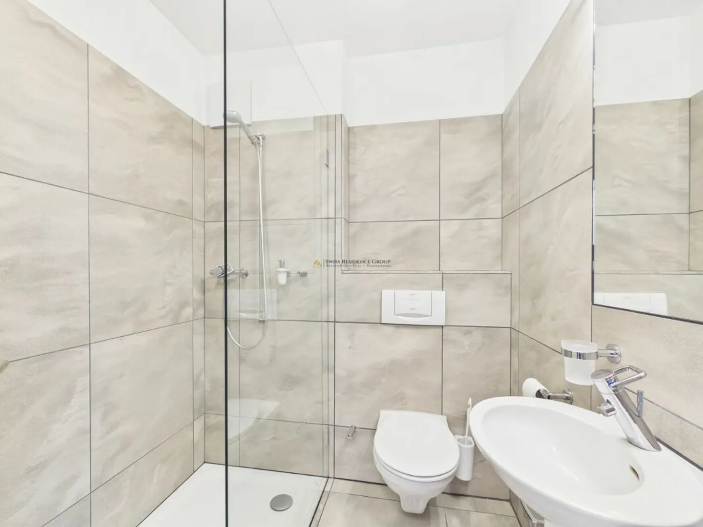 Stunning Apartment with Lake View - Photo 13 of 13