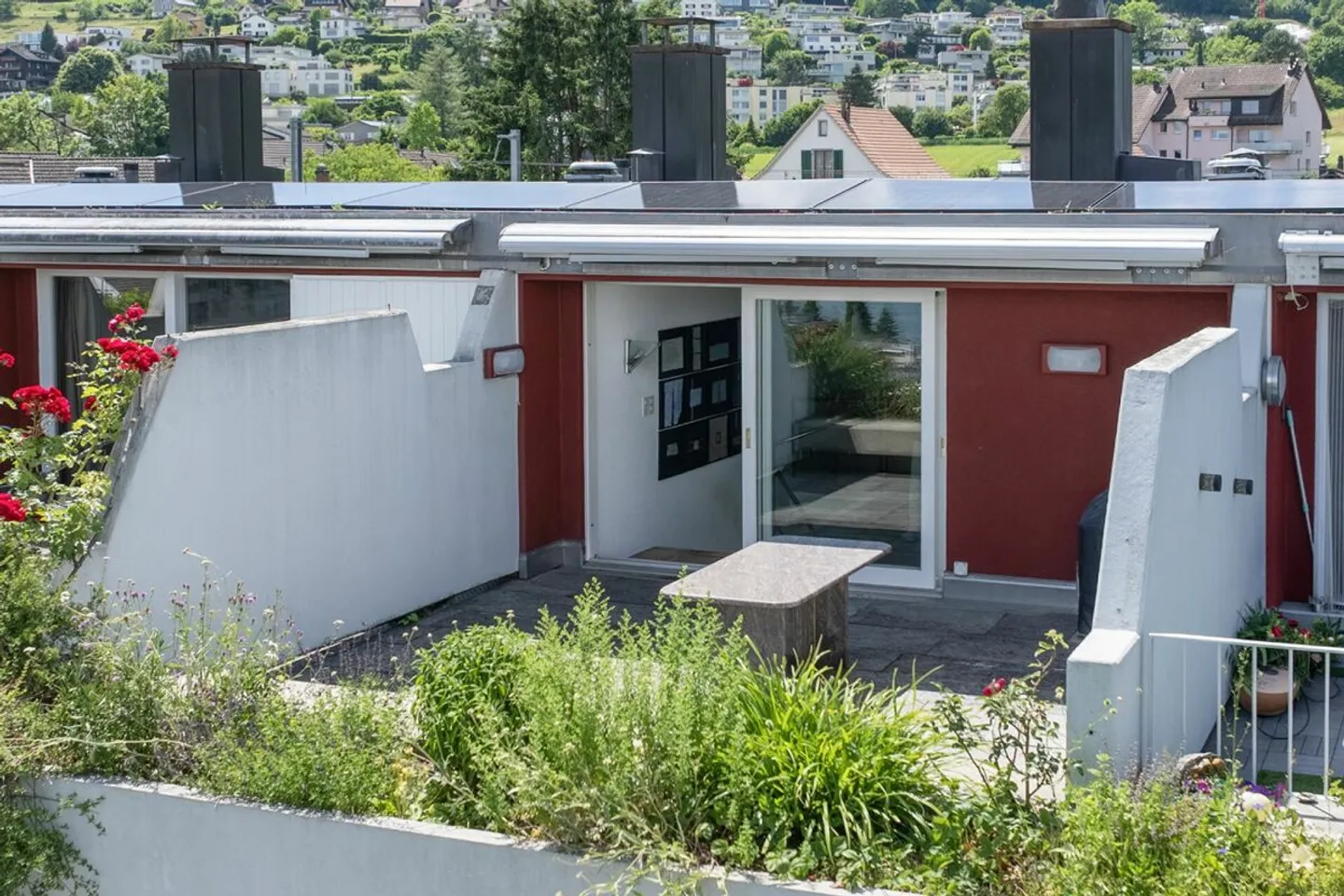 Appartamento duplex di 5.5 locali con vista da sogno, piscina esterna e campo da tennis - Foto 10 di 13