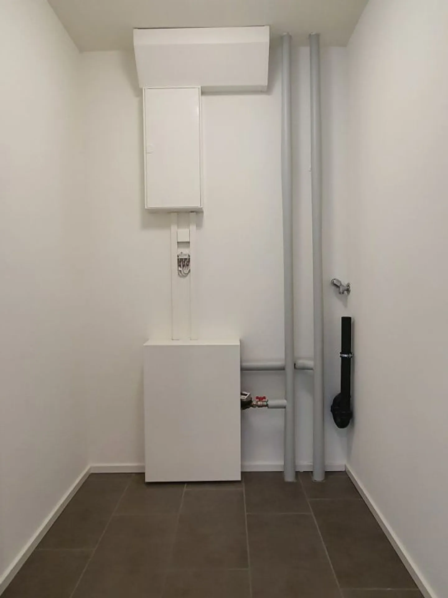 Assisted Living: Modern 3.5-Room Apartment with Modern Finish and Beautiful Balcony - Photo 7 of 9