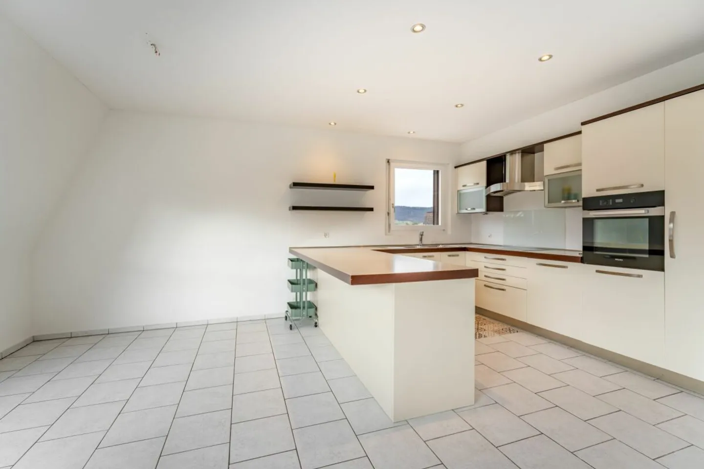 Appartamento familiare Zunzger a prezzi accessibili con 5,5 stanze e 135 m² di superficie abitabile netta / incl. garage e grande cantina - CHF 652'000.- - Foto 3 di 9