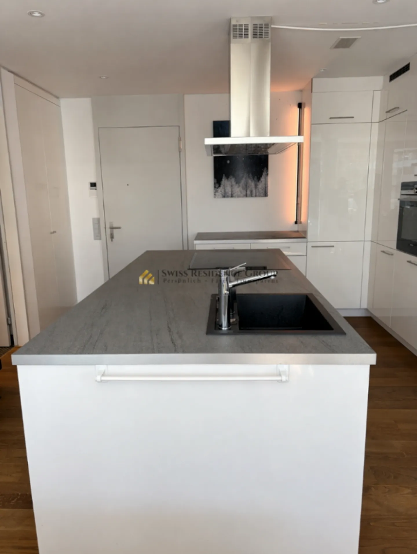 Elegant apartment with generous loggia in a privileged location in District 5 - Photo 4 of 10