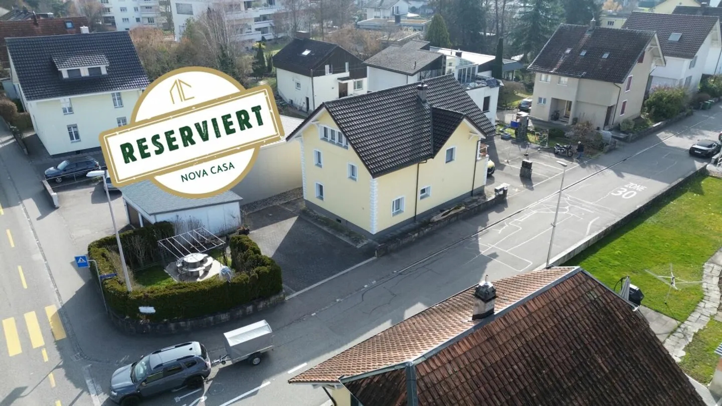 Viel Platz für die ganze Familie Zweifamilienhaus in Derendingen - Photo 1 of 13