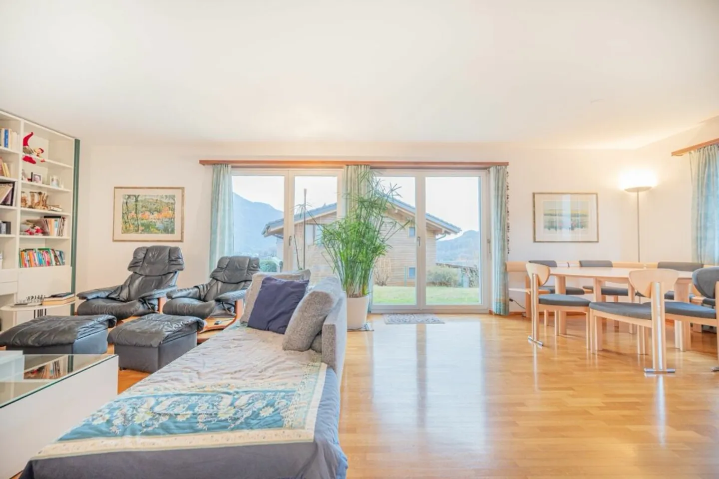 Beautiful house with garden, immersed in the tranquility of Cagiallo - Photo 2 of 13