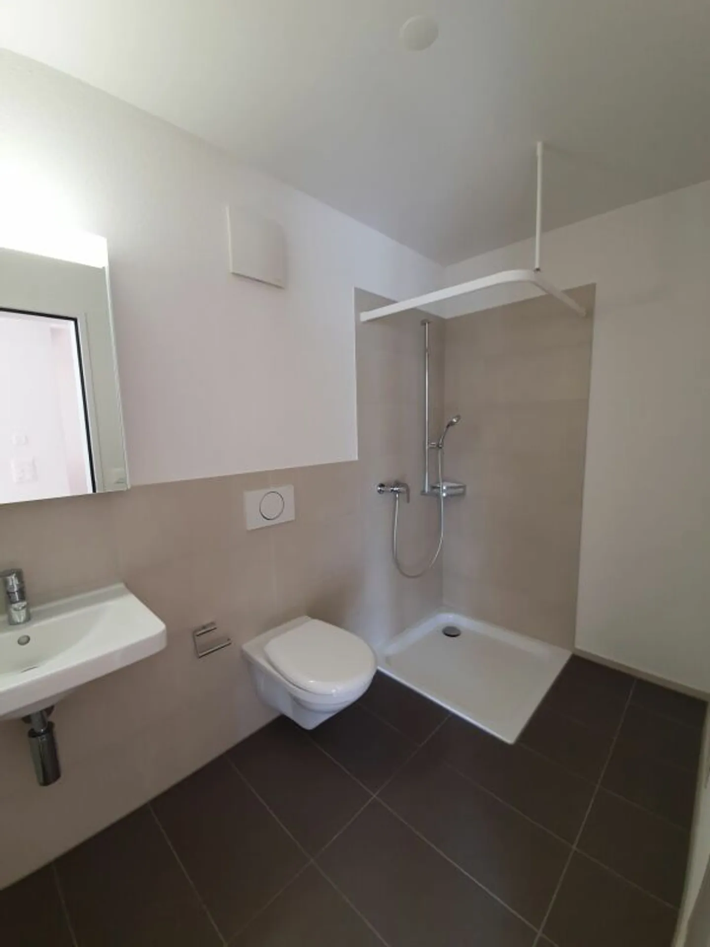 Beautiful central 2.5-room apartment - Photo 2 of 8