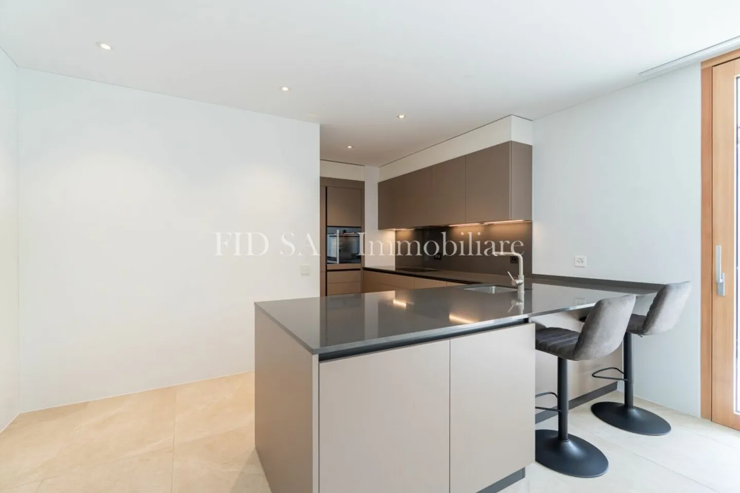 MINUSIO - Newly built apartment with generous spaces and modern architecture - Photo 3 of 10