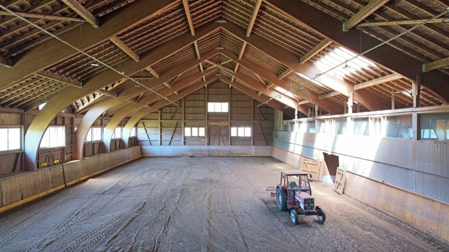 Locataire recherché ! Halle d'équitation Burgdorf incluant le manège - Photo 4 sur 13