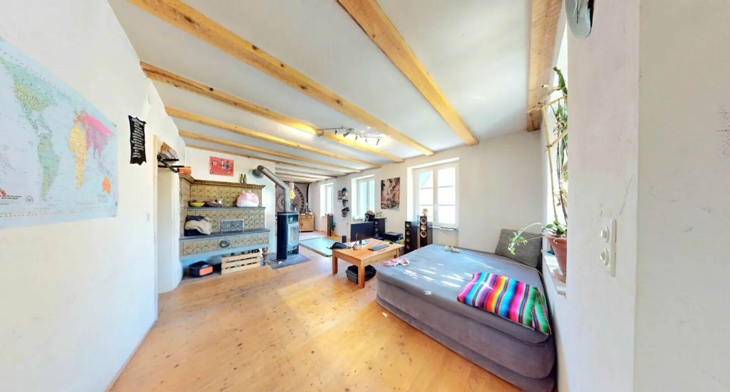 Une maison avec une histoire ! Ferme avec grange, charme et énorme potentiel - Photo 2 sur 13