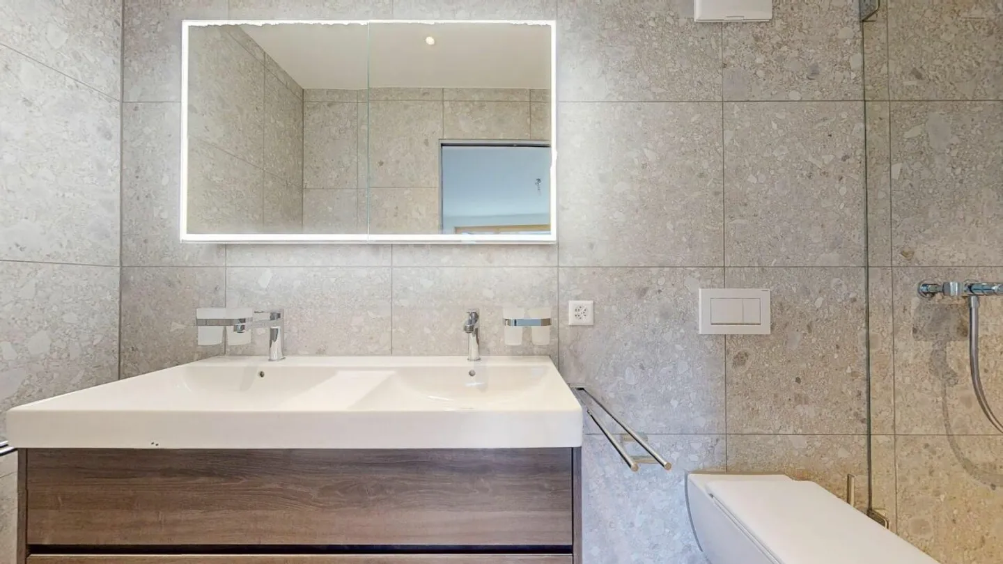 Modern attractive 3.5-room apartment in a quiet residential area - Photo 7 of 13