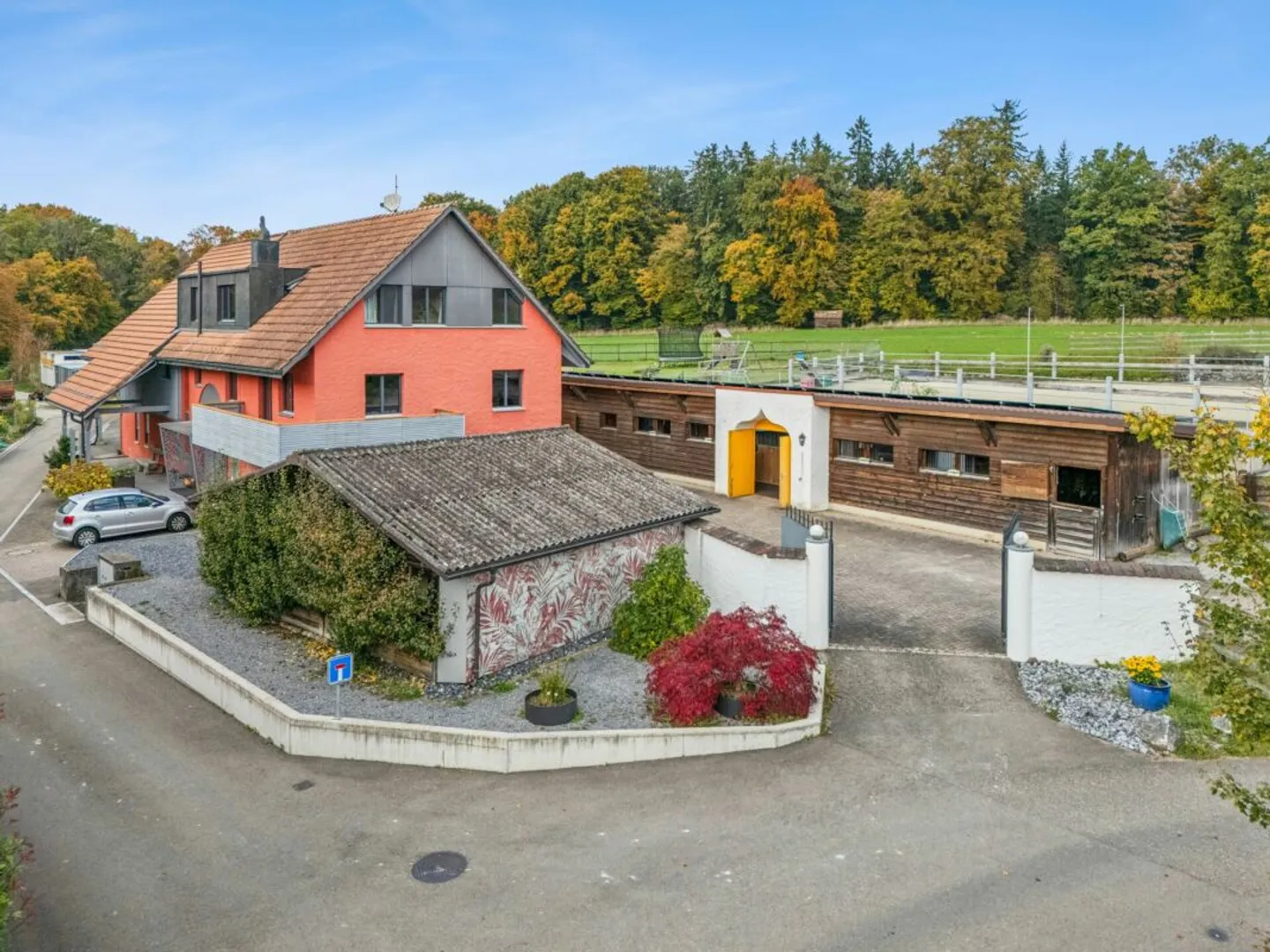 *NUOVO PREZZO* - CASA FRESCAMENTE RISTRUTTURATA CON PISTA DA EQUITAZIONE, PIAZZA ROTONDA E GRANDI AREE PASTORALI - Foto 1 di 13
