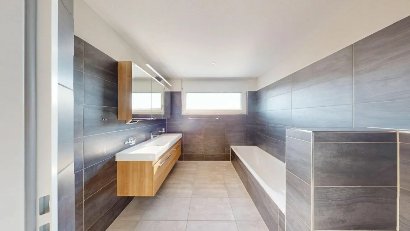 Wohnen wie im Einfamilienhaus: 5.5-Zimmer-Maisonette auf 168 m² nahe der Aare - Foto 9 von 13