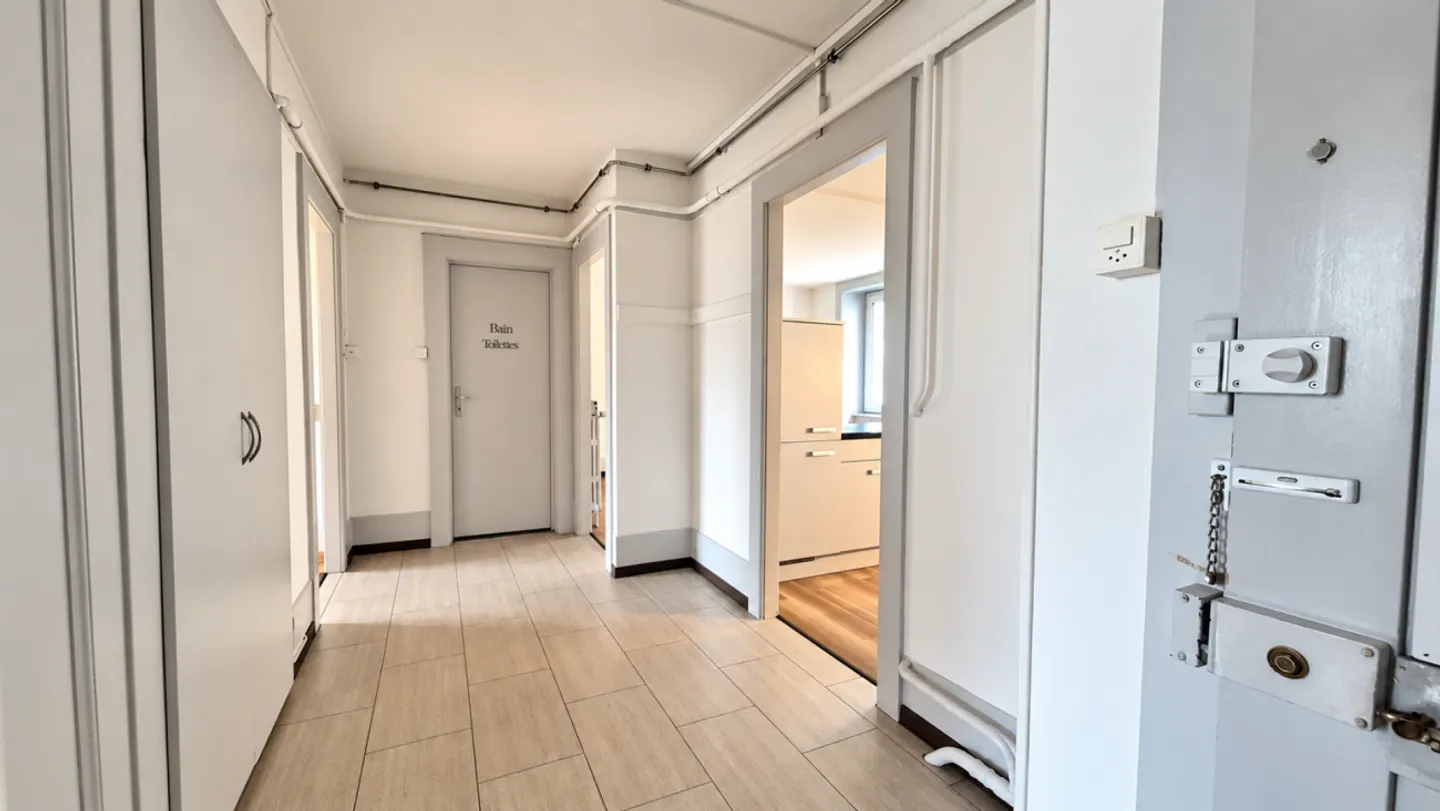 Charmant appartement de 3 pièces au rez supérieur avec fibre optique - Foto 7 von 8