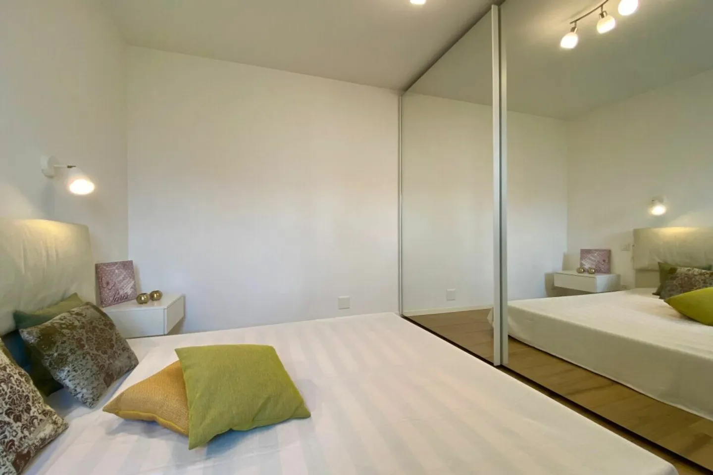 Elegante "Pied a terre" in una posizione tranquilla e soleggiata - ideale per gli utenti dei mezzi pubblici - Foto 7 di 13