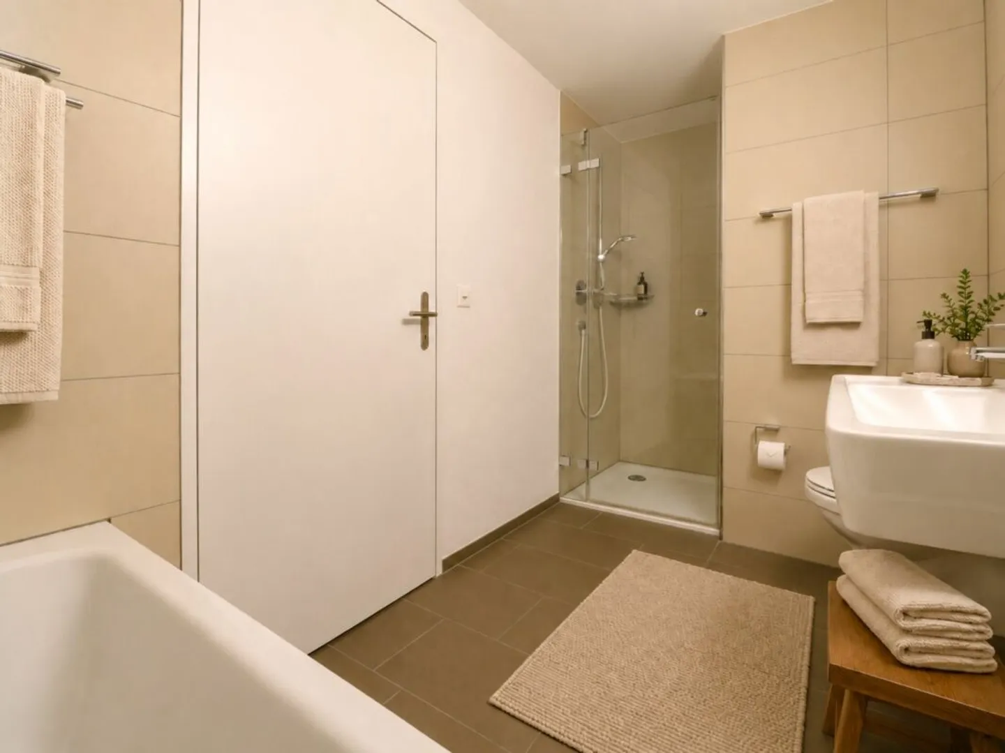 Mitten im Dorf, ganz oben wohnen - neuwertige Dachwohnung mit Direktlift - Foto 10 di 13