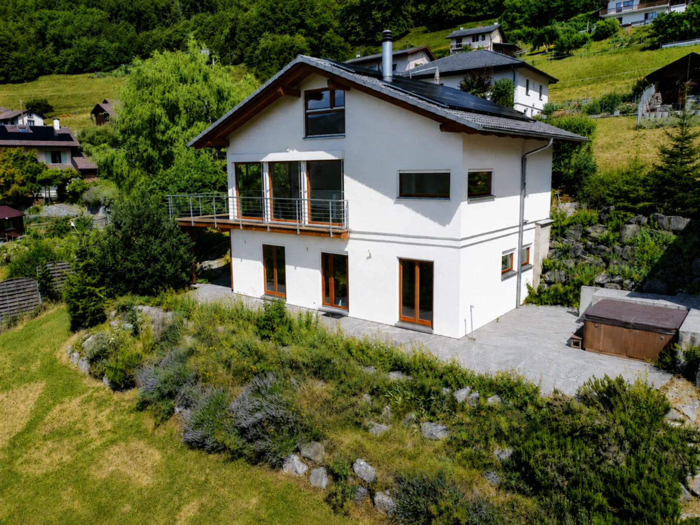 Magnifique villa d'architecte avec spectaculaire vue panoramique sur la plaine et les Dents-du-Midi - Photo 2 sur 13
