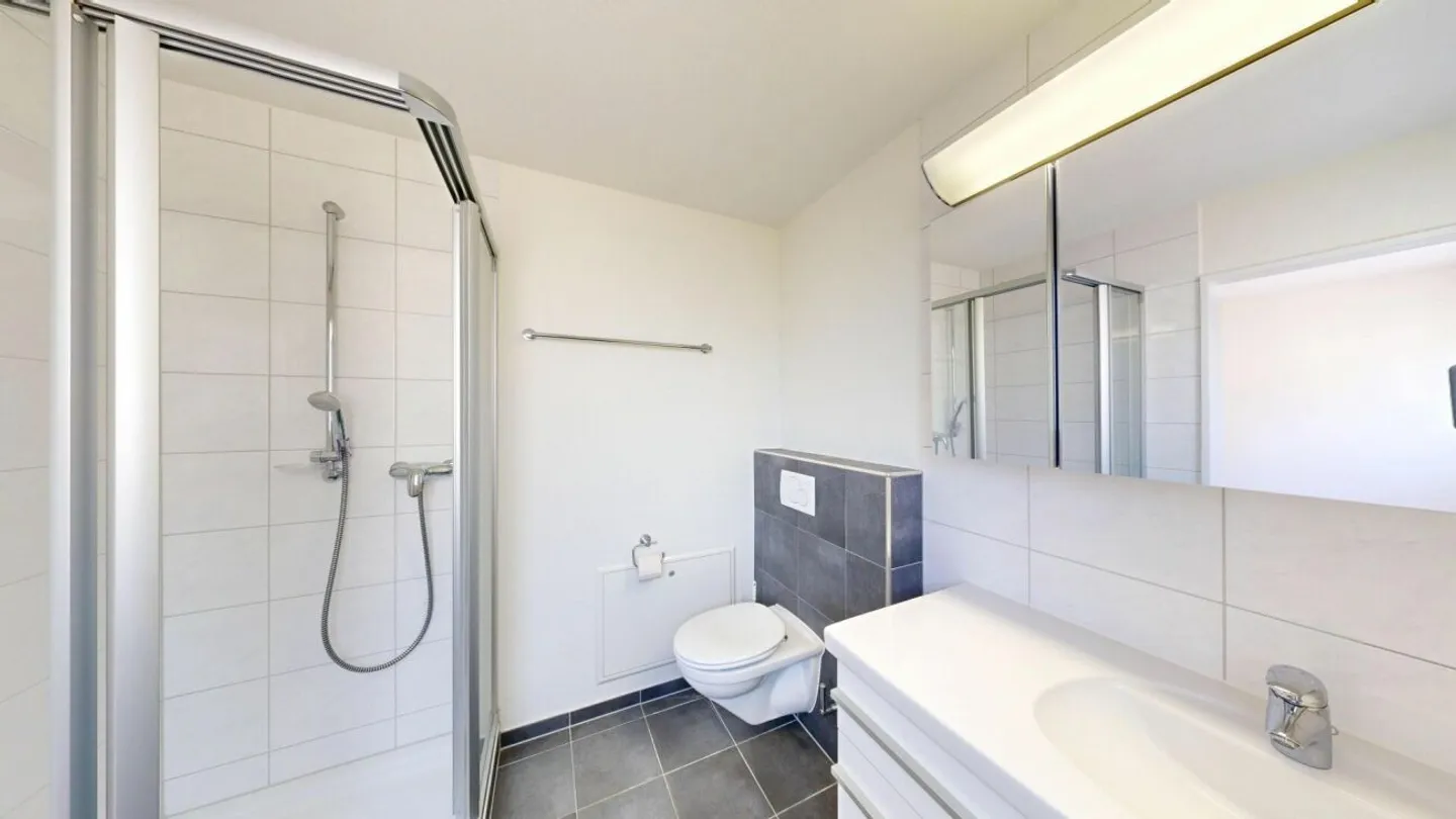 Vivre au centre de Bülach : Appartement de 4,5 pièces de haute qualité, 145 m2, avec loggia chauffée - Photo 11 sur 13