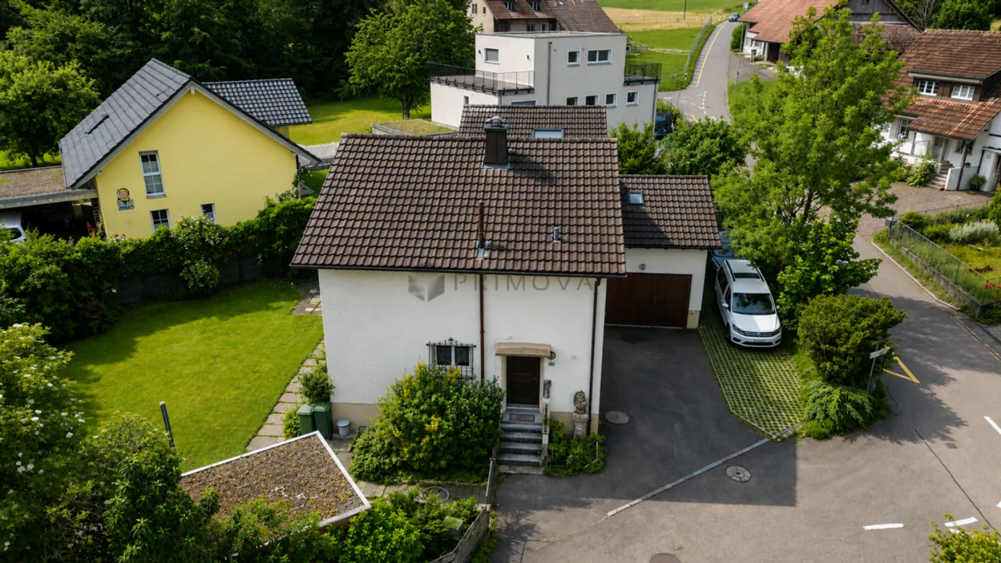 Verwirklichen Sie Ihren Wohntraum - Einfamilienhaus mit grossem Garten und guter Autobahnanbindung sucht einen neuen Besitzer - Photo 1 of 10