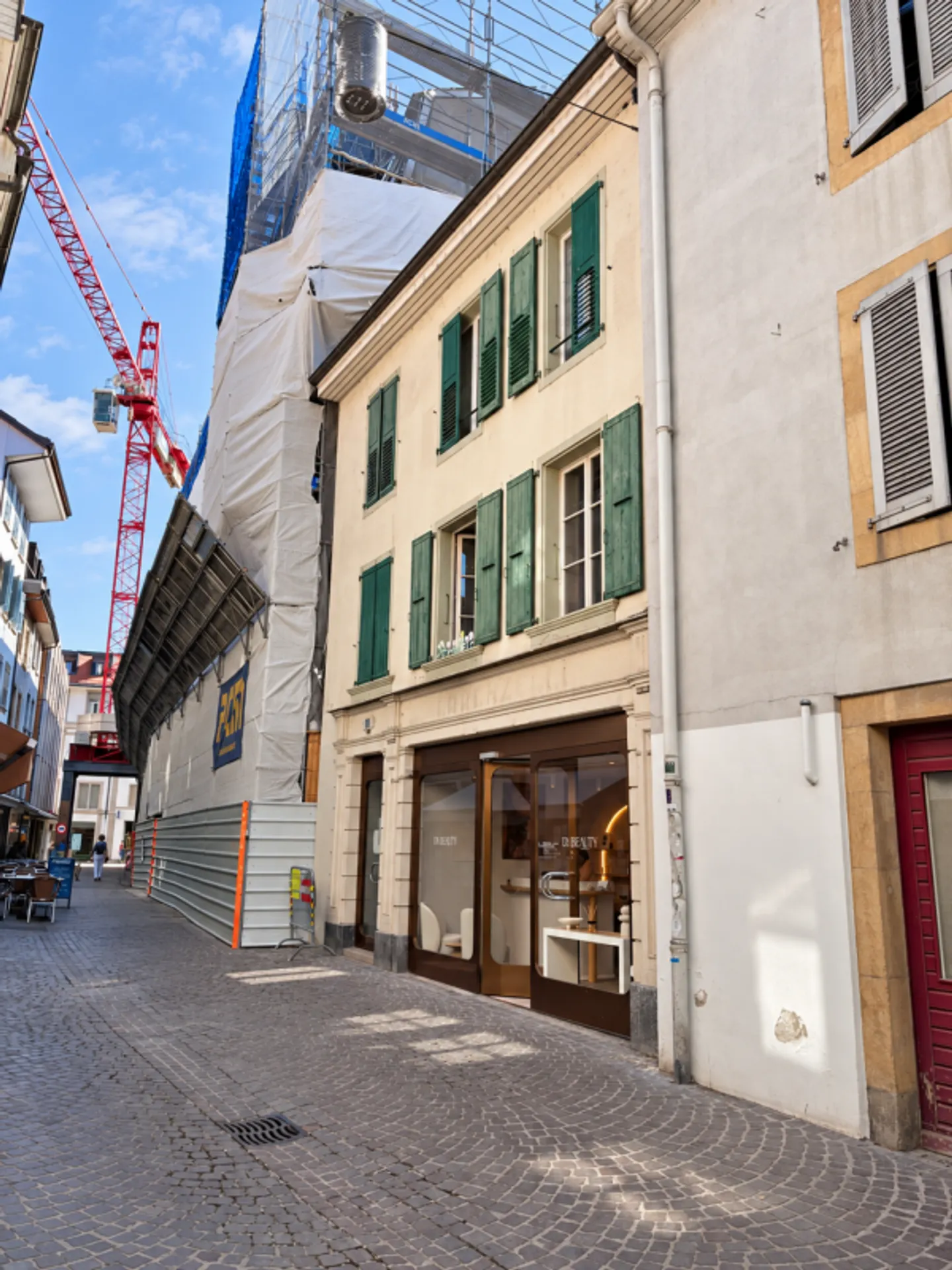 Mixed-use building in the heart of the old town - Photo 1 of 5