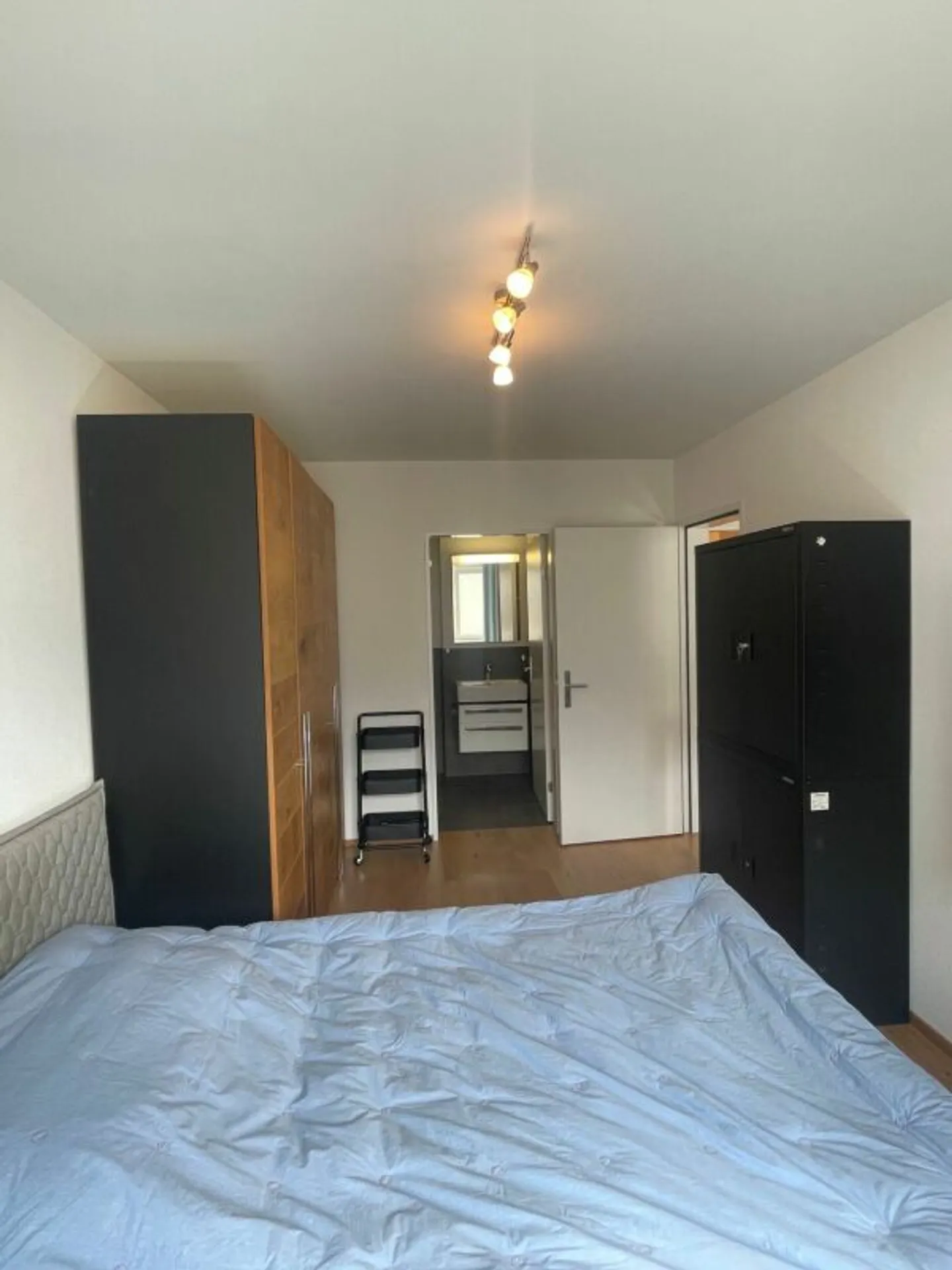 Befristet für ca. 6 bis 12 Monate: Möblierte, neuwertige Attikawohnung mit herrlicher Bergsicht - Foto 8 di 13