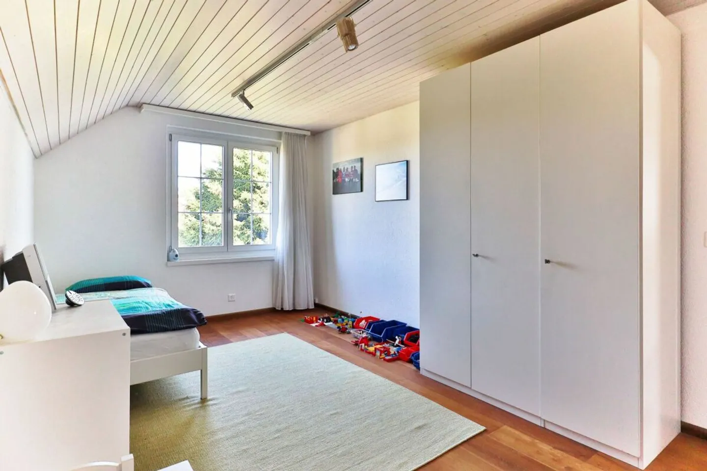 Charming Country House with Garden - Photo 11 of 13