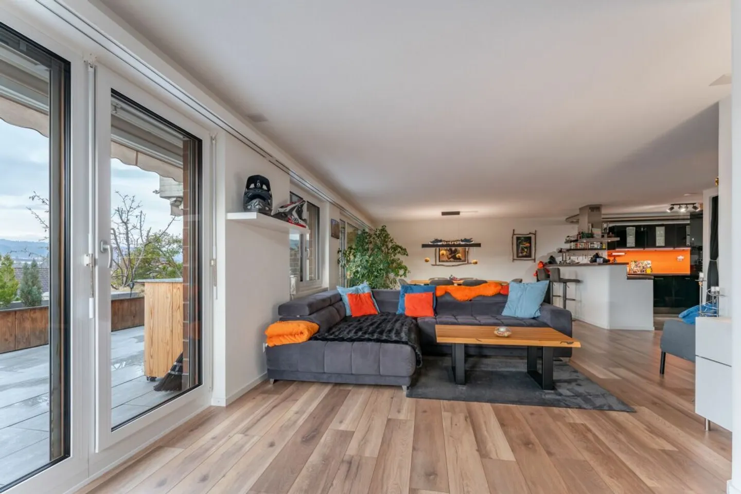 154 m² sur un niveau | 28 m² de terrasse avec jacuzzi | rénové en 2021 | Liestal - Photo 4 sur 13