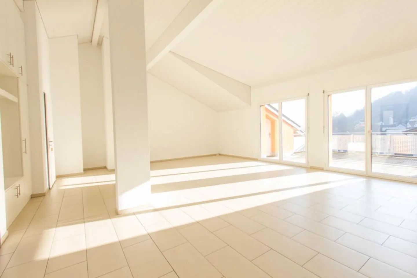Appartement en attique attrayant et lumineux avec vue - Photo 2 sur 13