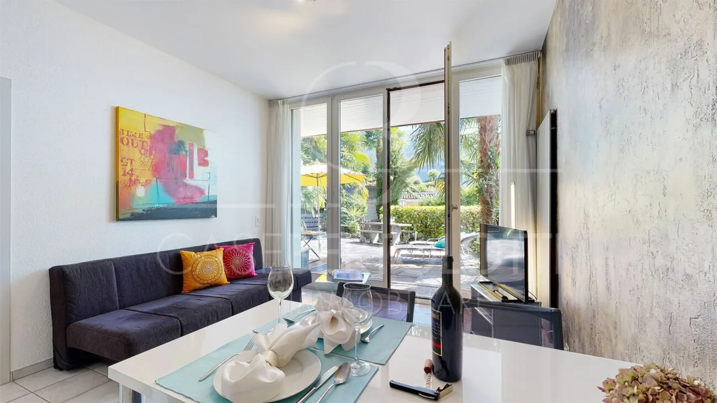 Charming Apartment with Lake View - Photo 7 of 13