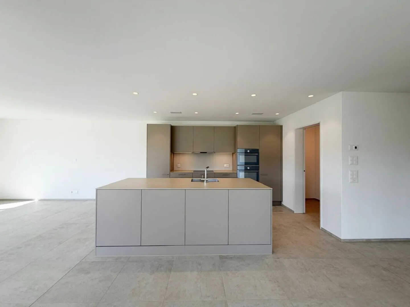 Rentrer chez soi du côté ensoleillé à Wil avec une vue TOP !! - Photo 3 sur 13