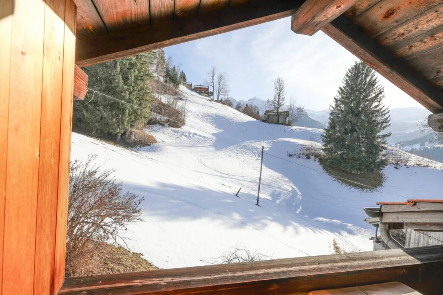 Chalet accogliente in una posizione soleggiata con garage e bella vista - Foto 7 di 7