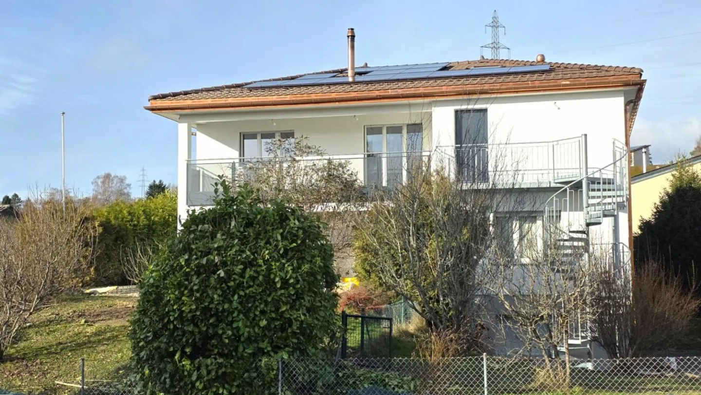 NUOVO! TRANQUILLO, MODERNO, CON VISTA - Foto 1 di 13